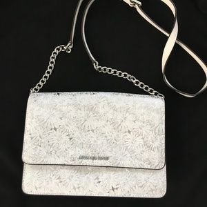 Michael Kors Crossbody Large Metallic Floral - Whi